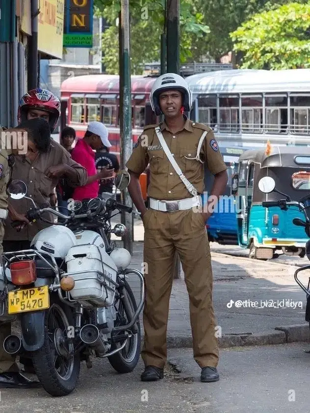 #srilanka #police #😁🤭🤭🤣😃😃✌️ #fypシ #duke #fypシ゚viral # #policeoftiktok #fyppppppppppppppppppppppp 