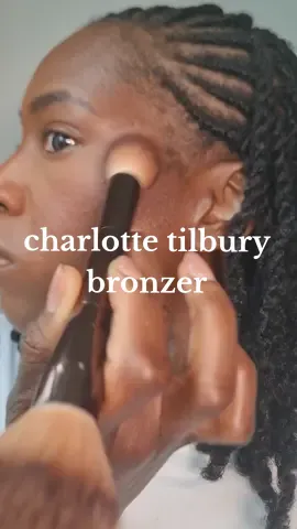 my favourite powder bronzer! @charlottetilbury  #fyp #powderbronzer #bronzertips #makeupfordarkskin #darkskinswatches #bronzertutorial 