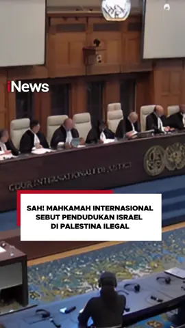 Mahkamah Internasional (ICJ) mengeluarkan putusan bahwa pendudukan Israel atas wilayah dan permukiman Palestina adalah ilegal alias melanggar hukum. Akibatnya ICJ mendesak Israel harus hengkang dari wilayah-wilayah yang diduduki sesegera mungkin. Pandangan hukum para hakim pengadilan tertinggi PBB yang berbasis di Den Haag, Belanda itu merupakan yang paling keras sejak konflik Israel-Palestina berlangsung. Tak hanya itu, ICJ juga mewajibkan Israel membayar semua ganti rugi yang ditimbulkan. Israel juga harus memindahkan semua warganya dari wilayah-wilayah itu sesegera mungkin. Lebih lanjut, Dewan Keamanan PBB, Majelis Umum PBB serta semua negara wajib untuk tidak mengakui pendudukan Israel sebagai tindakan yang sah termasuk memberikan bantuan. Sementara itu pihak Israel menolak putusan tersebut. Mereka menilai pendapat itu salah dan sepihak serta mengklaim bahwa penyelesaian politik di kawasan hanya bisa dicapai melalui negosiasi. #inews#Internationalcourtofjustice #ICJ #Palestina #Israel