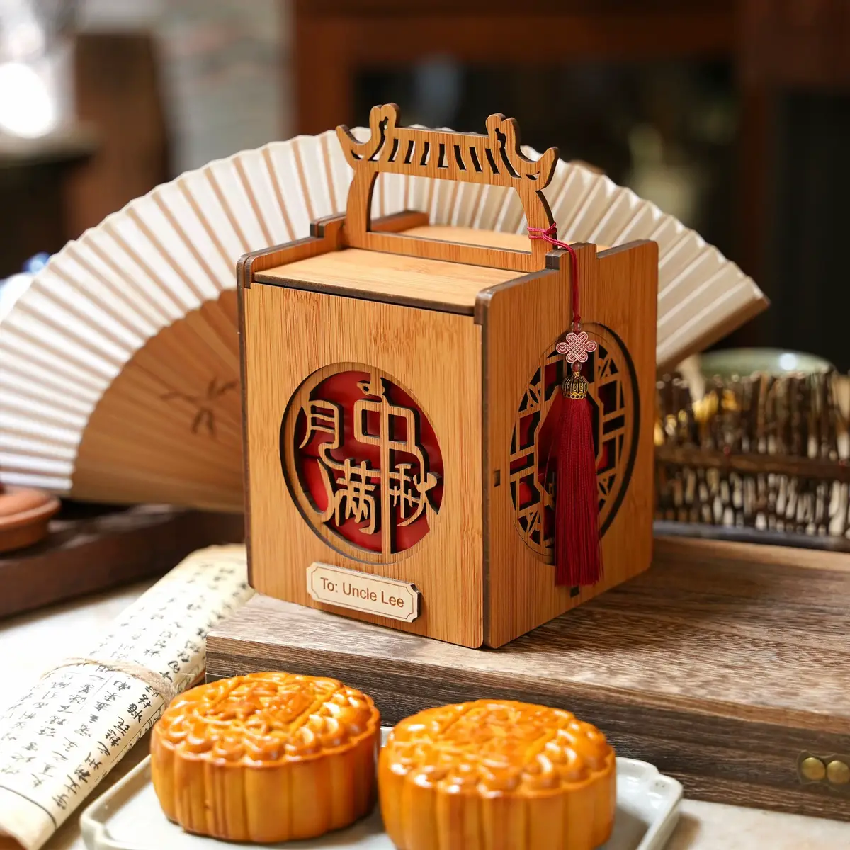 The moon shines bright, the stars give light and Mid Autumn Festival is here for us to celebrate! 🥮 It comes with LED highlight lantern wick that can transform the box into a lantern🏮 Add a personal touch with free wooden tag personalization✨（can add company logo too)  This gift set comes with 180g of : a) White Lotus with Single Yolk Mooncake (单黄白莲蓉)  b) Pandan Lotus with Single Yolk Mooncake (单黄金翡翠莲蓉) *MESTI & HALAL CERTIFIED  We use HIGH-QUALITY Pure Lotus Paste not green bean paste for the mooncake. It gives a better flavor, texture and taste.  Act fast and save! 🔥 Shop now to snag the early bird price. Buy more, save more – for bulk orders over 10 sets, reach out to us！ #giftbox #giftingseason #giftideas #personalisedgifts #midautumn #midautumnfestival #giftingideas #gifting #gift 