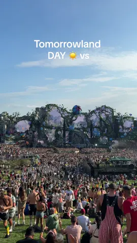 Both epic - what would you choose? 😮‍💨👀  #tomorrowland #fireworks #festival 