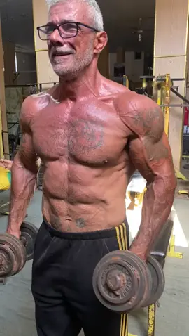 #صديقي_الخمسيني #bodybuilding #oldschoolgym 