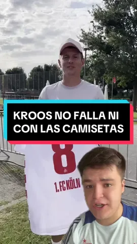 La última de Toni Kroos: Clase hasta para doblar una camiseta 😅 #tiktokfootballacademy #futbol⚽️ #tonikroos #DeportesEnTikTok #footballtiktok 