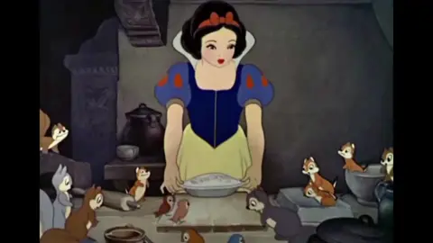 Snow White Parody translation #lemonloin #fyp #foryou #foryoupage #translate #crdvideo #parody #funny #snowwhite #cinderella #disney  @Lemon @Lemon @Lemon 