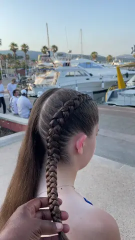 Sibelle Beauté Beauté #TikTokLIVE #beautebeaute #braids #tresseafricaine #nattescollées #cornrows #hairstyle #hairstyle #cheveuxlisses @𝐒𝐈𝐁𝐄𝐋𝐋𝐄  Modele : @Maelys.ds 