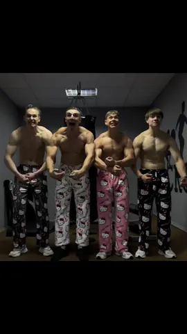 @assscale @3ip1e @Nazariy #gym #fyp #musculation #bodybuilding #спорт #качалка #hellokitty 