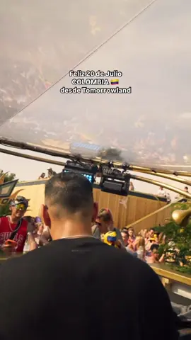 Después de 11 años, en el Día de la Independencia de nuestro país, Daniel Amezquita más conocido como @MOSKA regresa a la cita más importante en la música electrónica y hizo historia en @Tomorrowland, llevando la marea tricolor al Stage Melodía. 🎉💛💙❤️  ¡Qué orgullo que un 20 de julio Moska hizo bailar a Tomorrowland! 🇨🇴 Feliz Día de la Independencia, COLOMBIA 🇨🇴 #Tomorrowland #Moska #20dejulio #Colombia 