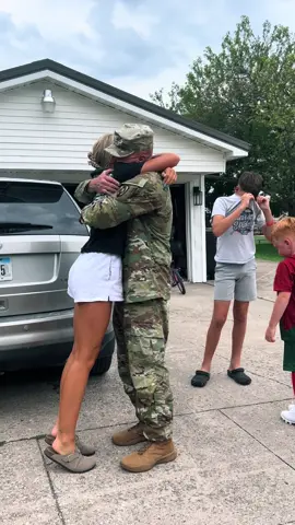 so so so lucky #deployment #Home #military #cominghome #surprise #dad #brothers #solider #fam #deploymenthomecoming #longyear #fyp #fypage 