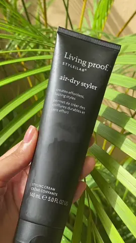 #gifted_by_livingproof el clima solo esta para dejar nuestro cabello al natural y si tu como yo al hacerlo tienes mucho frizz este producto es ideal✨ #livingproofinc @Living Proof, Inc. #frizz #haircare #rizos #cabellonatural