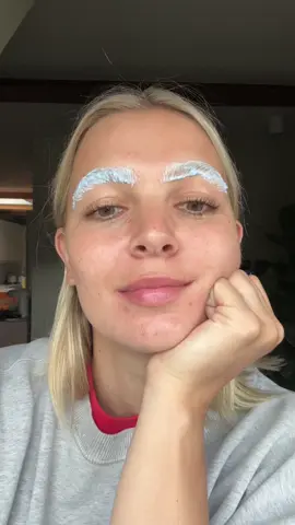 Kind of vibing it NGL #bleachedbrows #blondebrows 