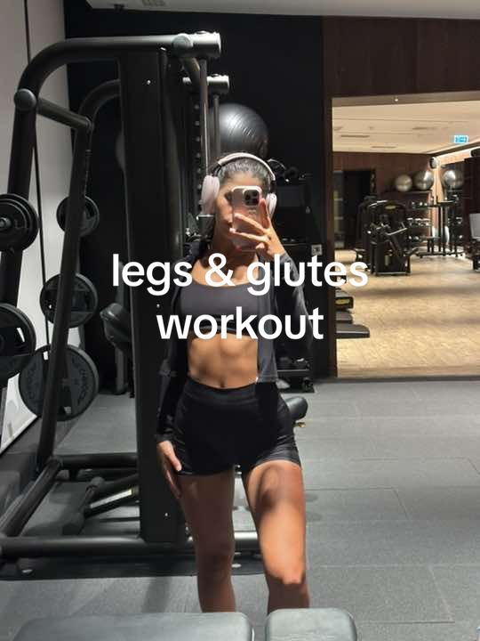 Who remembers juliafit_ 🫢 #apartmentgymworkout #legworkout #glutesworkout 