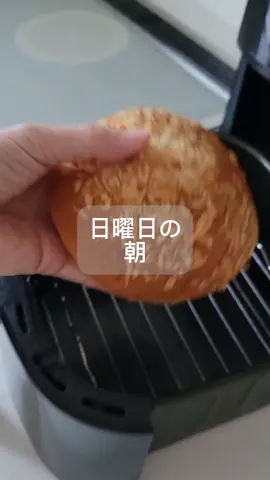 今日はミセスのLIVE行く🍏パンの蘇生🥖🥖暑い日刺激的なものを欲しました。惣菜の蘇生ぜひやってみてね‪(っ ॑꒳ ॑c) #ノンフライヤーのある生活  #ノンフライヤー  #カレーパン  #朝ごはん 