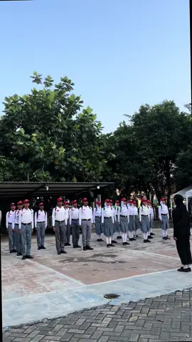 Assalamualaikum Wr. Wb.  Halo abang, mba, teman dan adik-adik 👋 Alhamdulillah Kegiatan pelaksanaan Training Center Paskibra Kecamatan Larangan ini sudah berjalan selama 3 minggu  Tetap semangat dan terus berjuang ya adik-adik 2024💪 #kecamatanlarangan #paskibralarangan #paskibra 