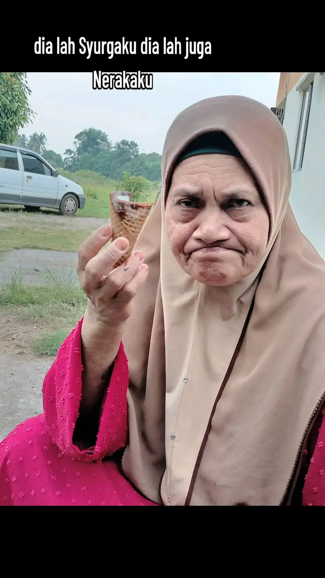 Jaga orang tua DEMENTIA ni tidak lah seperti yang kita harapkan dan ianya kena kuat dari segi jiwa dan semangat Adik kakak abang semua, Adik Bradik pun tolak xnak beri kerjasama/sepakat jaga Orangtua bersama inikan pula orang luar yang hanya pandai berbicara dan belum pastinya boleh mengajaganya jika diberi peluang ditambah pula kewangan yang xbrapa sedap mata memandang..dalam keadaan terumbang ambing sentiasa peka dan bersiap sedia dengan suasana dan keadaan..  Tempuh lah hari2 yang Mendatang dengan rasa bangga pahit dengan izinya..tak lupa juga mengambil seruan kawan2 dari segi banyakkan sabar dan istifar mengucap panjang2 hingga jannah,  di sebalik tenunan rauk wajah menunjuk sebatang aiskrim kon magnolia yang hampir dimamah usia dengan senyuman penuh keyakinan terselit kekejaman dan kejahatan Memaksa jiwa dan otak bekerja lebih masa dengan usiaku sakitku yang mengderita jiwa dan raga..  Semoga aku kuat dan tabah kerana syurga semakin hampir ke garisan penamat cuma aku jer tak kuat dan xpikir pun syurga ataupun Neraka..  Ikhlas dari aku insan yang lemah dan jiwa yang sedang memberontak..