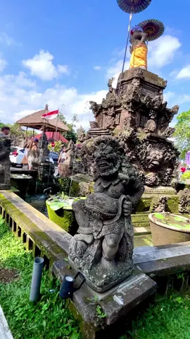 Ubud siang ini rameee Ada yang pernah maen sini Gaaees😍 #ubud #puriubud #gianyar #nasitempongmbakrida #jalanjalan #bal 
