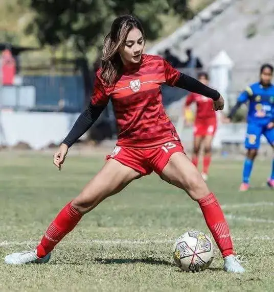 Pemain sepak bola Indonesia Safira Ika Putri, merupakan Kapten Timnas Putri Indonesia yang Jadi Sorotan: Udah Cantik Jago Main Bola. #safiraikaputri #pemainbola #sepakbolaputri #timnasindonesia #timnas #fyp #foryou 