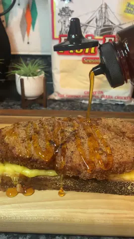 Had to make a quick cajun chicken grilled cheese to sample the flavors of @Pop Poppa Earle’s Cajun Seasoning. Drizzled with some @Mike’s Hot Honey - the flavors did not dissapoint! #foodporn #cajunchicken #grilledsandwich #poppaearles #mikeshothoney  