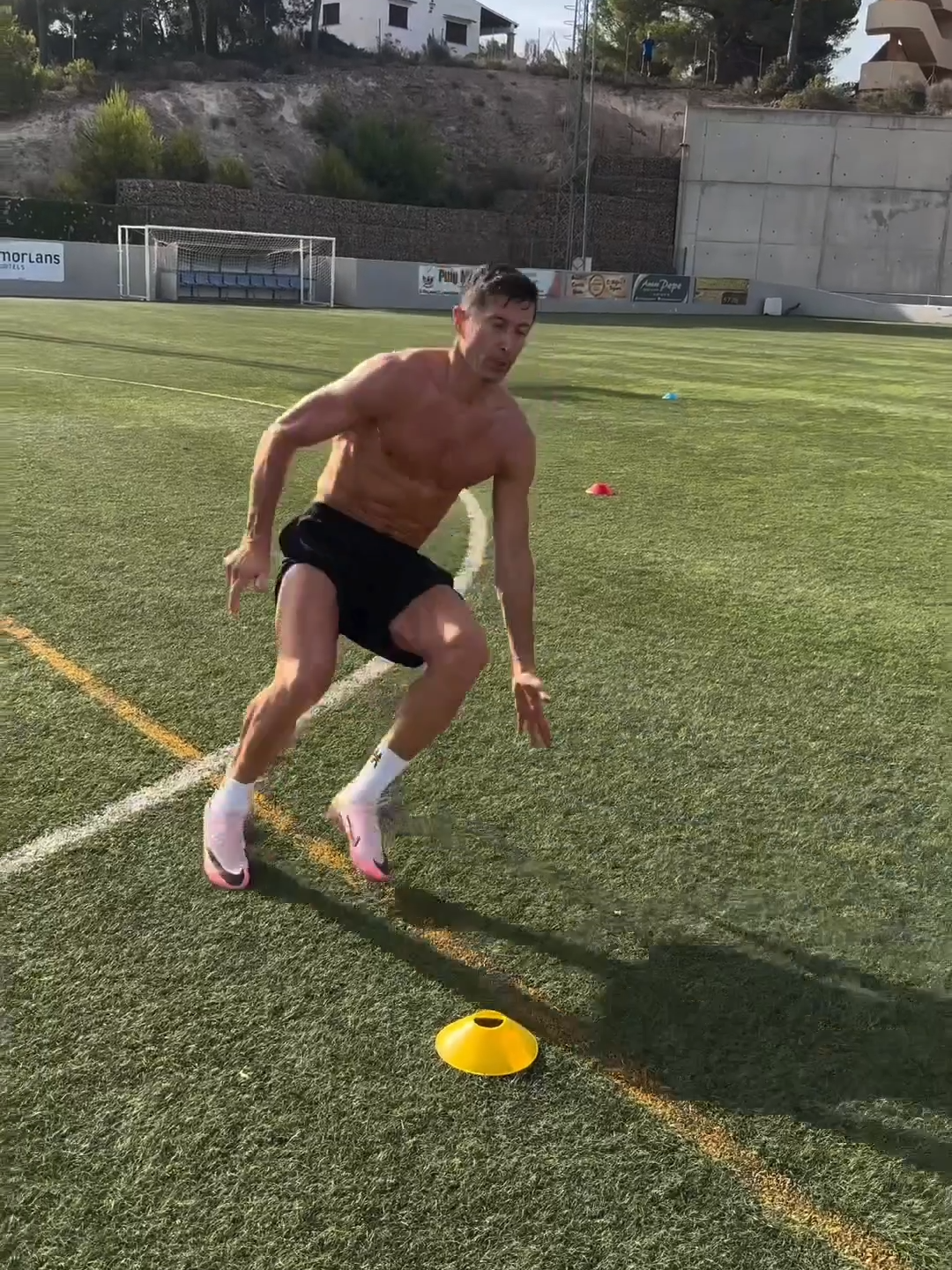 Lewandowski training during his vacation 💪 #fcbarcelona #barçaontiktok #lewandowski #deportesentiktok @_rl9