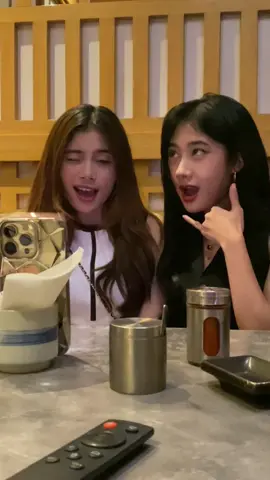 oh gini rasanya liatin orang tiktokan 🫨