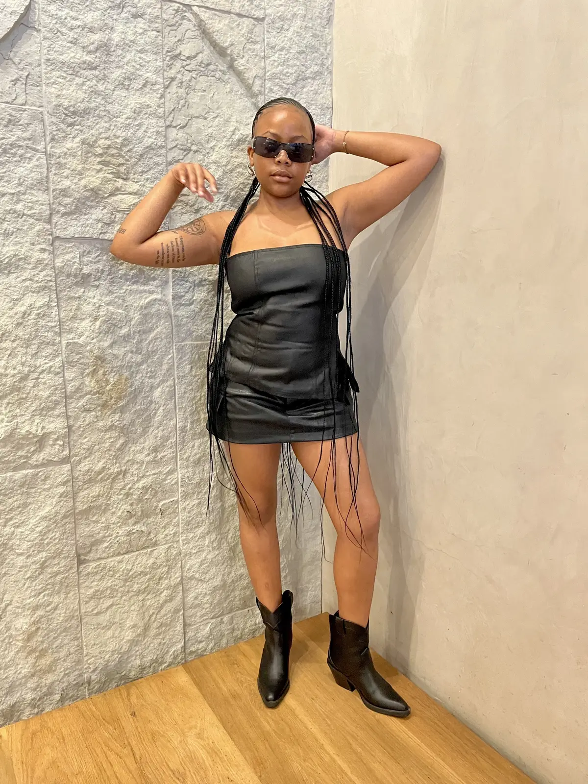 #allblack #cowgirl #boots #zara #cornrows #rock #OOTD #SAMA28 #outfitideas #outfit 