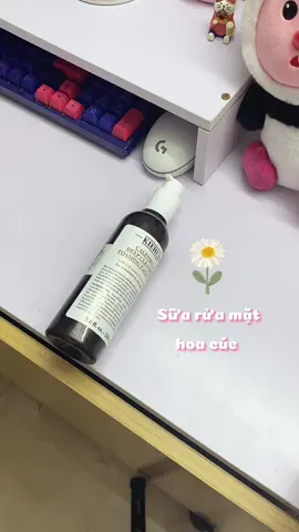 Sữa rửa mặt chiết xuất từ hoa cúc Kiehl’s 🌼 #ViralBeauty #review #xuhuong #viral #trending #fyp #suaruamat #toner #kiehls #srm #srmhoacuc #tonerhoacuc #suaruamatkiehls #skincareroutine #chamsocda #tonerkiehls 