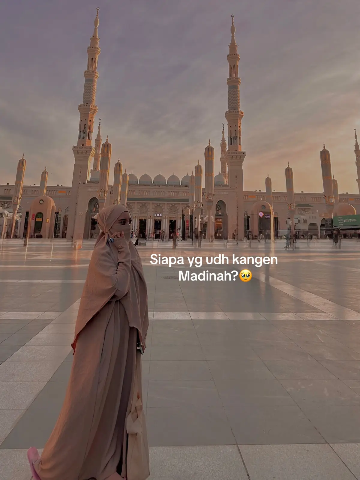Siapa Yang udah kangen Mekkah dan Madinah? Semoga segera Allah undang menjadi tamu undangannya 🤍😇 #umroh2025 #umrohhemat #mekkah #madinah 