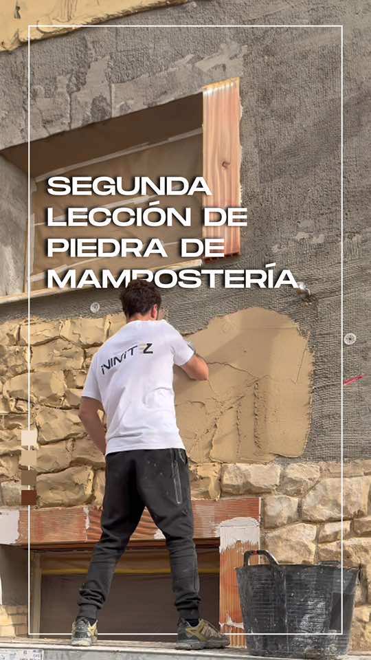 Segunda lección de Piedra de Mampostería. Cómo hacer un revestimiento de imitación de piedra con cemento. La piedra artificial es una solución que poco a poco va ganando más adeptos en el mundo de la reforma de fachadas. Y tú te harías un fachada de este estilo rústico #inimitez, #artificialstonez #piedra artificial #revestimiento #refromas #construccion #ideasdecoracion