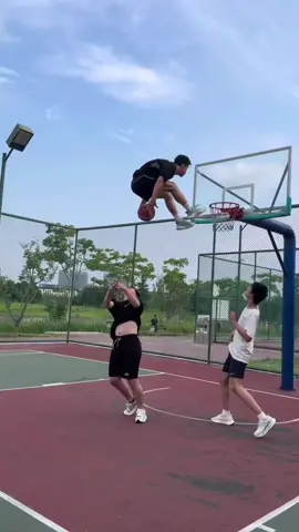 Invincible, right?🤣#basketball #chinesestreetball #Didyouplaybasketballtoday? #บาสเกตบอล #NBA #cool #ดังค์ 