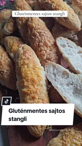Gluténmentes sajtos stangli Ha kíváncsi vagy erre a Kenwood gépre, akkor itt tudod megnézni: https://aqua.hu/haztartasi-kisgepek/kenwood-kwl90004si-titanium-chef-patissier-xl-konyhai-robotgep-t1058324 A GMIZLIK kuponkóddal 10%-os kedvezményt tudtok megvásárolni minden Kenwood gépet. A kuponkód a gépek tartozékaira nem érvényes. Hozzávalók: ·       500 g langyos víz ·       10 g méz ·       25 g friss élesztő ·       12 g it’s us naturbit útifű maghéj rost ·       100 g it's us miklos' bread mix lisztkeverék ·       400 g it's us miklos' universal plus mix lisztkeverék ·       15 g só ·       15 g olaj Tetejére: ·       1 db M-es méretű tojás ·       1 evőkanál víz ·       Ízlés szerint reszelt sajt Elkészítés: ·       Mérjünk egy tálba 500 g langyos vizet, a mézet és morzsoljuk bele az élesztőt, majd pár perc alatt futtassuk fel. ·       Egy kézi habverővel keverjük hozzá csomómentesen az útifűvel. ·       Egy keverőtálban keverjük össze a lisztkeverékeket, a sót. Öntsük hozzá a felfuttatott élesztőt és nagyon alaposan dagasszuk meg, közben adjuk hozzá az olajat. ·       Dagaszthatjuk géppel vagy kézzel. ·       A kidolgozott tésztát takarjuk le egy fóliával és szobahőmérsékleten pihentessük 30 percet. Rizsliszttel megszórt felületen gyúrjuk át a tésztát és osszuk 8-10 egyenlő részre. Formázzunk belőle bucikat, majd sodorjunk belőlük rudakat. ·       Tegyük sütőpapírral bélelt tepsibe, ismét fóliázzuk le és így kelesszük szobahőmérsékleten 45 percet. ·       A megkelt stanglikat kenjük le felvert tojás és víz keverékkel, majd szórjuk meg gazdagon reszelt sajttal. ·       180 fokra előmelegített sütőben kb. 20 - 25 perc alatt süssük készre. Jó étvágyat hozzá! #gluténmentesízlik #gluténmentes #itsus #sajtosstangli #cöliakia #gluténérzékenység #mutimiteszel #mutimiteszel_gluténmentes #kenwood #kenwoodmagyarország #szponzorálttartalom 