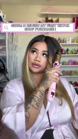 We love a automatic hair wand for moms on the go 💕okay livinf for my first purchase on tiktok.. its so easy to use and affordable 😍 Link down below if you want to purchase! 