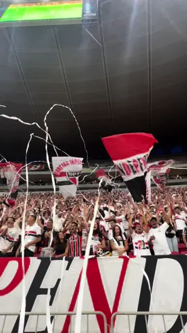 A #TorcidaQueConduz em Brasília! Apoio irrestrito em todos os cantos do Brasil e do mundo! 🔥❤️🇾🇪 #saopaulofc #spfc #tricolor #bsb #brasilia #tiktokesportes 