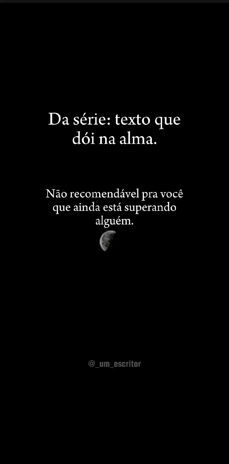 Eu tentei, me esforcei, lutei e até mesmo insisti, mas, parece que não foi o suficiente... Naquele dia, para mim foi como cair de um penhasco, quando percebi que eu queria que fosse você, mas você não queria que fosse eu. No começo foi lindo, parecia até que você estava realmente disposto(a) a não fazer como outras pessoas fizeram: ir embora sem explicação. Você tinha tempo para falar comigo, fazia questão de me contar sobre o seu dia. Me falava coisas lindas que meu coração sorria, só que depois, tudo isso foi aos poucos deixando de acontecer. Você foi mudando. Eu tentei te dar espaço, mesmo eu sendo inseguro(a). Tentei te apoiar, mesmo eu não estando nos meus melhores dias. Tentei te fazer feliz e se sentir bem ao meu lado. Eu juro que eu tentei, mas, parece que nada disso fez sentido, parece que nunca tava bom. Doeu ficar tentando sozinho(a). Doeu ver que você não se importava mais como antes. Doeu ver o amor da minha vida soltar as minhas mãos, ir por outra direção. Doeu ver as mensagens sendo apagadas. Mesmo com o meu coração doendo, eu aprendi que ninguém tem a obrigação de me amar, de permanecer na minha vida e fazer algo por mim. Aprendi que nem sempre vai haver reciprocidade e sinceridade. Sei que eu não sou perfeita(o), não acerto sempre, mas, se algum dia você lembrar de mim, você vai cair na real e perceber que eu realmente te amei e queria construir uma vida ao seu lado. Texto: @_um_escritor #explorar #fimdenamoro #fypシ゚viral  #terminodenamoro #sadstory #sad  #amor #foryoupagе 