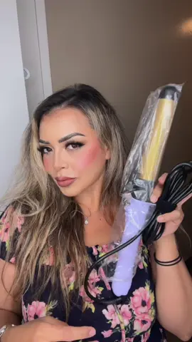 In love with this curler 💖✨#automaticcurler#tiktokmusthaves#hairtool#haircurler 
