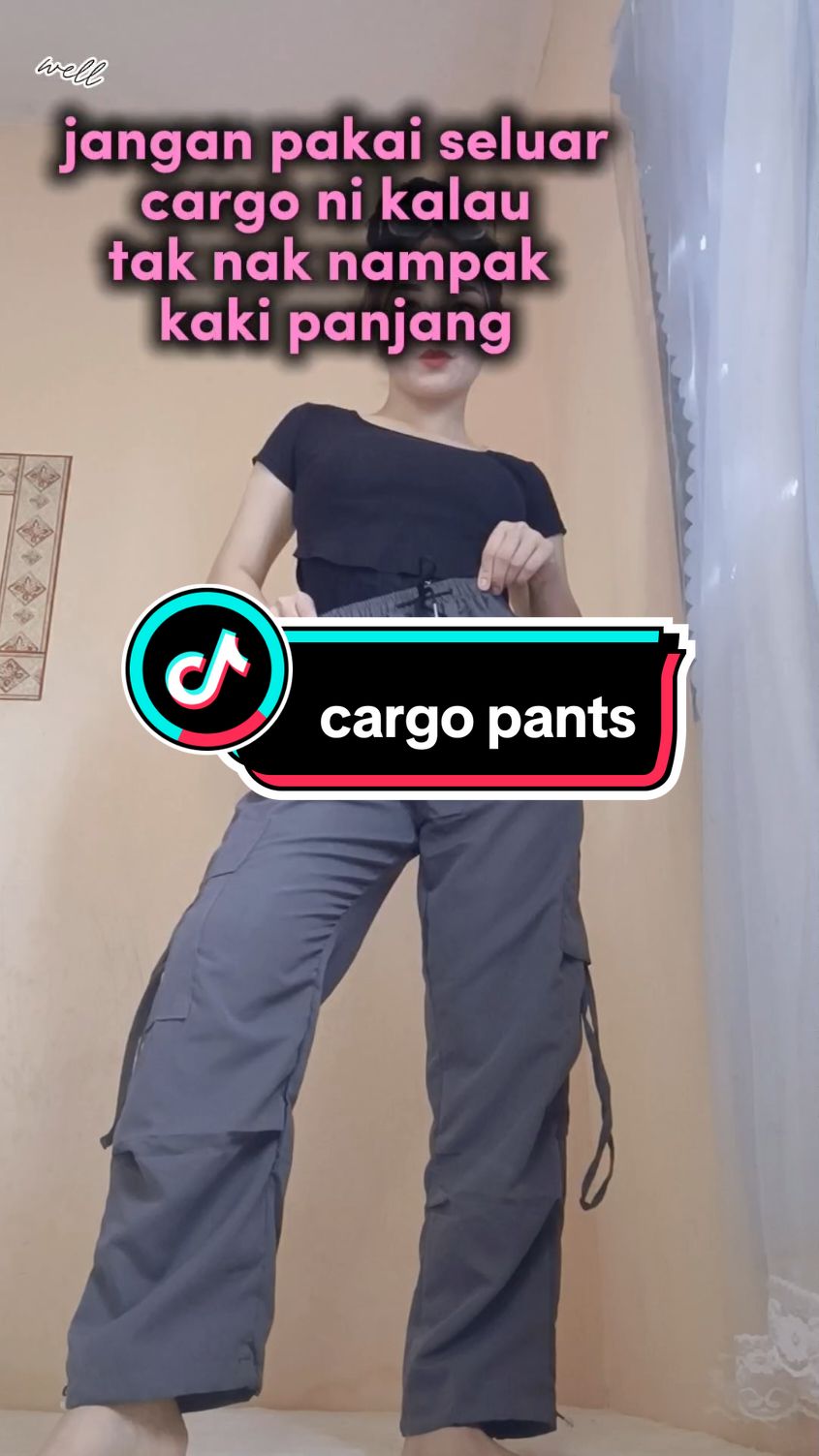 cargo pants dah la murah,lawa pula tu design dia. sis berat 47kg,tinggi 150cm ambil size M ya #cargo #cargopants #palazo #seluar #pants #seluarwanita #OOTD #fashion #fyp 