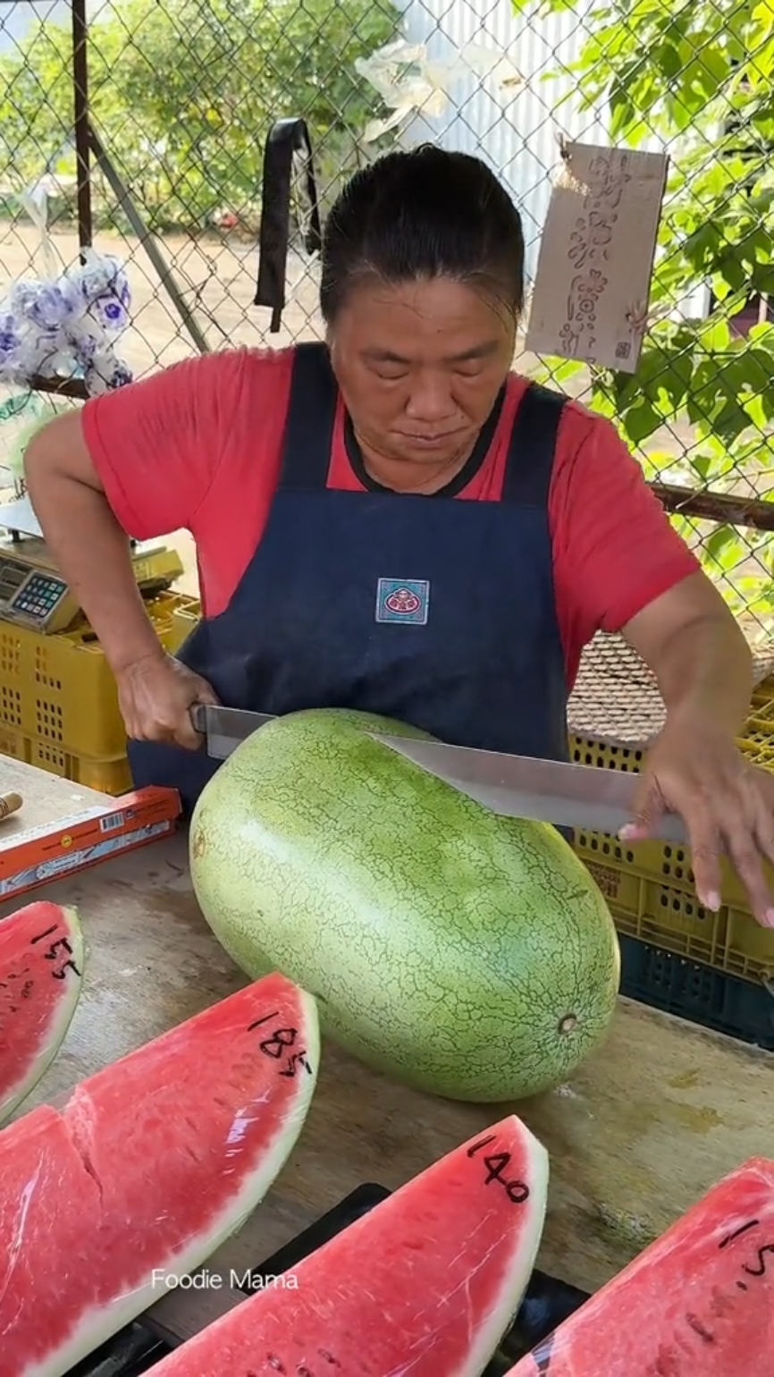 Amazing! Taiwanese Fresh Giant Watermelon - Fruit Cutting Skills - Taiwanese Street Food Location : 品誠鮮魚行 ▶Google map: https://maps.app.goo.gl/UNGdKGKNEho52vza9