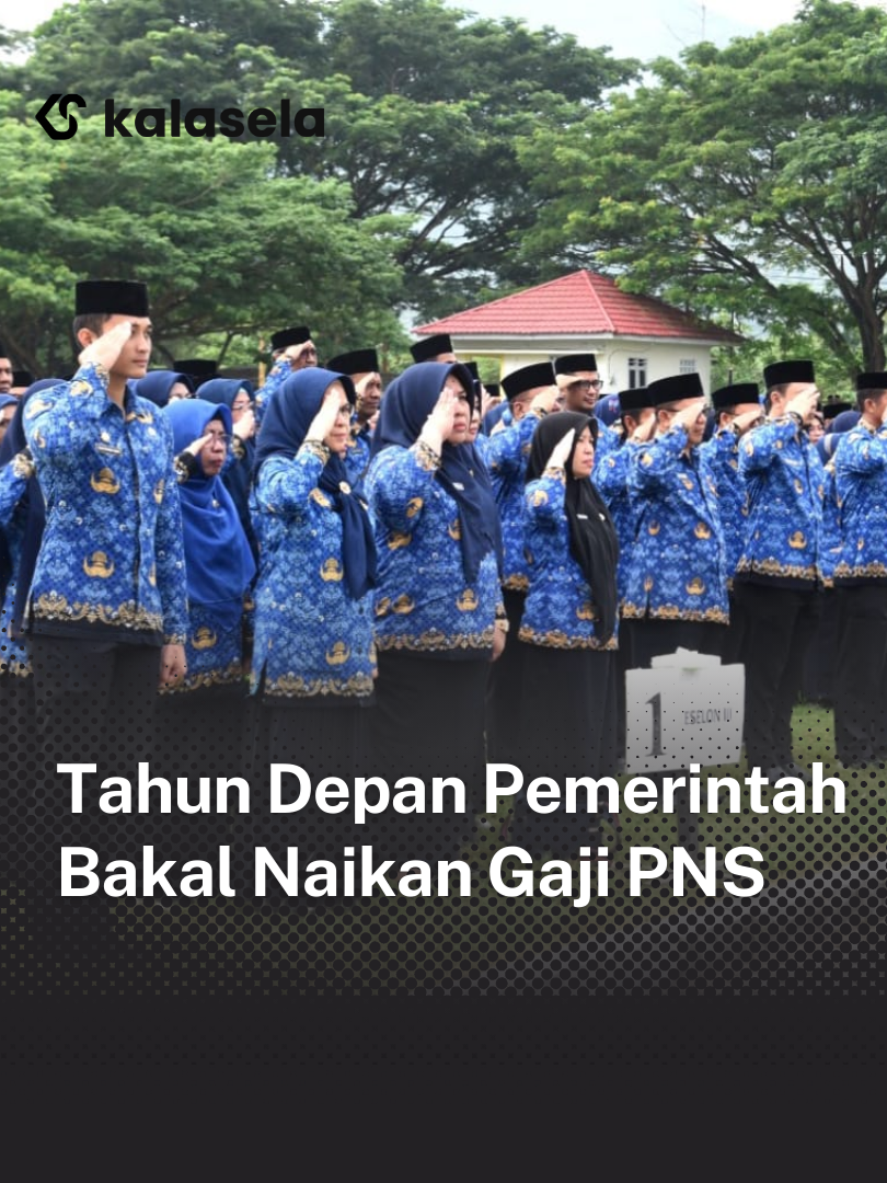 Pemerintah Indonesia merencanakan kenaikan gaji Pegawai Negeri Sipil (PNS) pada 2025, seperti diungkapkan dalam dokumen Kebijakan Ekonomi Makro dan Pokok-Pokok Kebijakan Fiskal (KEM-PPKF) 2025. Rencana ini termasuk penyesuaian upah untuk aparatur sipil negara (ASN) sebagai bagian dari reformasi birokrasi. Dokumen KEM-PPKF menekankan empat aspek utama kebijakan belanja pegawai: meningkatkan efektivitas birokrasi, meningkatkan kualitas belanja pegawai (termasuk gaji dan tunjangan), reformasi sistem jaminan pensiun, dan implementasi reformasi birokrasi yang lebih menyeluruh.Menteri Koordinator Bidang Perekonomian, Airlangga Hartarto, mengonfirmasi bahwa gaji PNS akan naik, meskipun detail kenaikannya belum diumumkan. Sebelumnya, pada 2024, Presiden Joko Widodo telah menaikkan gaji PNS dan pensiunan sebesar 8 persen dan 12 persen, masing-masing. #pns #pnsmuda #gaji #kemenkeu #srimulyani #apbn #airlanggahartarto