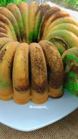 Kalau bikin bolu marmer tuh wanginya aduhai sampai kemana mana😁 tipe marmer cake yg bisa di buat dadakan,bolunya empuk dan lembut cocok buat temen ngopi dan teh... 😋👍🏻 • • video cara buat sudah di upload di Video Tiktok/Yt Channel Resep Abi  #bolumarmer #marmercake #resepbolu #resepabi #bolu #bolupanggang 