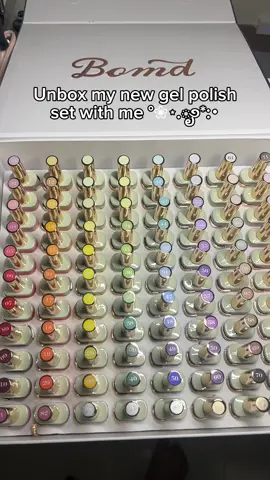 Unbox one of my big girl purchases with me 🌺 I finally own a gel polish set !! WITH COLOR CHART !!!!!!!!! Anyways,, need ko na lang ng proper storage for these babies 😘 ily bomd