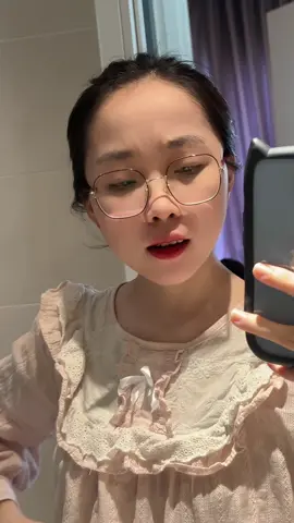 Bà nào mà da ngâm đen chai lì thì dùng em bạch hồng sâm này là biến hình từ bần bần sang nhìn hổng ra liền luôn #xuhuong #trend #kemtrontrangdalanbe #lanbee #lanbeecream #kemtrontrangda #kemcotthai #kemcotthaivip #kemtron #lanbeekemtron #kembodytrangda @Lan Bee 