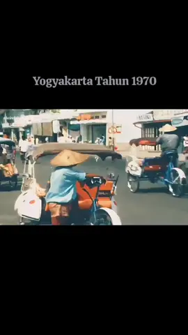 Membalas @hitparahcukk Suasana Jalan Malioboro dan sekitarnya di Tahun 1970. #tempodoeloe #jalanmalioboro #yogyakarta #jogja #daerahistimewayogyakarta #keindahanjogja #jadul #classic #nostalgia #kenangan #indah #istimewa 