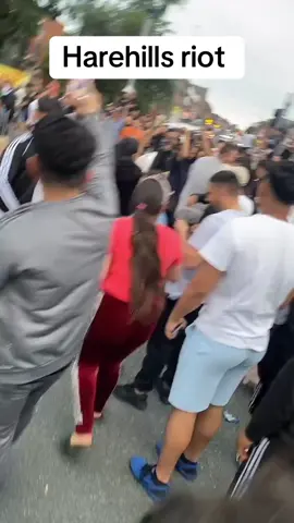 Leeds Harehills riot #fyp #foryoupage #pageforyou #fyppppppppppppppppppppppp #pfypシ #blowthisup #leeds #harehills #harehillslane #harehillsriot #madness #romania🇷🇴 #police #harehillsgottalent #viral 