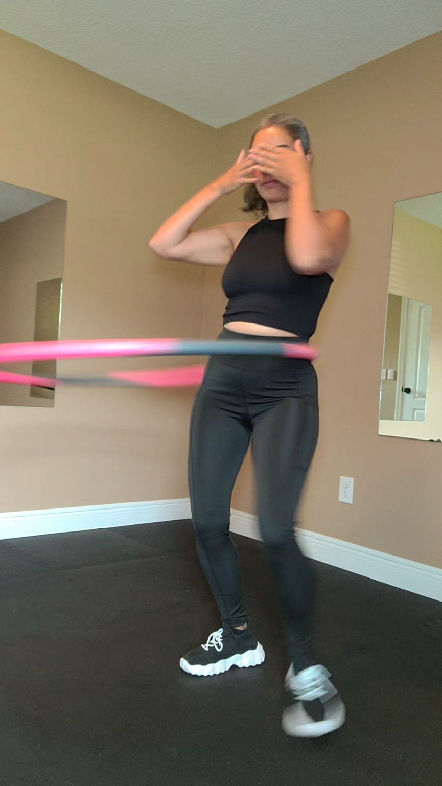 Replying to @berealeman0  #hulahooping #hulahula #hulahoopdance #viveelmomento  #elsecuestrocancion  #hulaworkout #mujeresqueinspiran  #getmovingwithme #mujeresactivas 