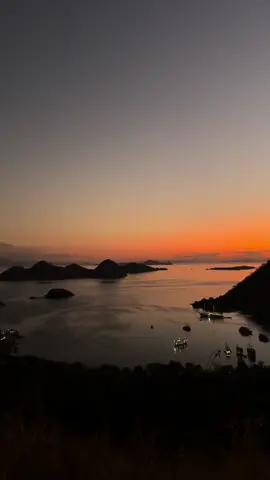 99 problems 1 solution🌅 📍Bukit Sylvia #labuanbajo #indonesia #sunset #flores 