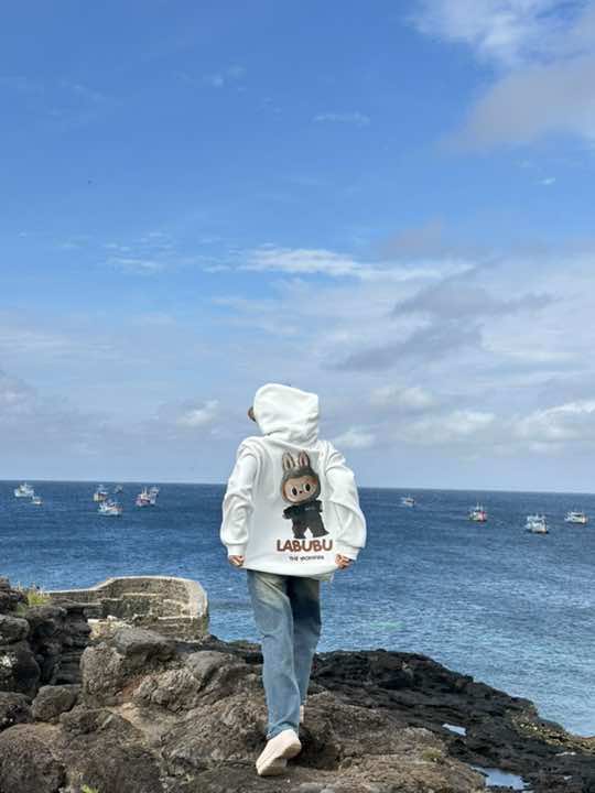Chuyến du lịch thành công hay thất bại ở khúc này ạ. Cùng mình nhìn ngắm thiên nhiên và chiếc hoodie siêu dễ thương Labubu #xuhuong #hoodie #aohoodie #hoodienibong #hoodiezip #labubu 