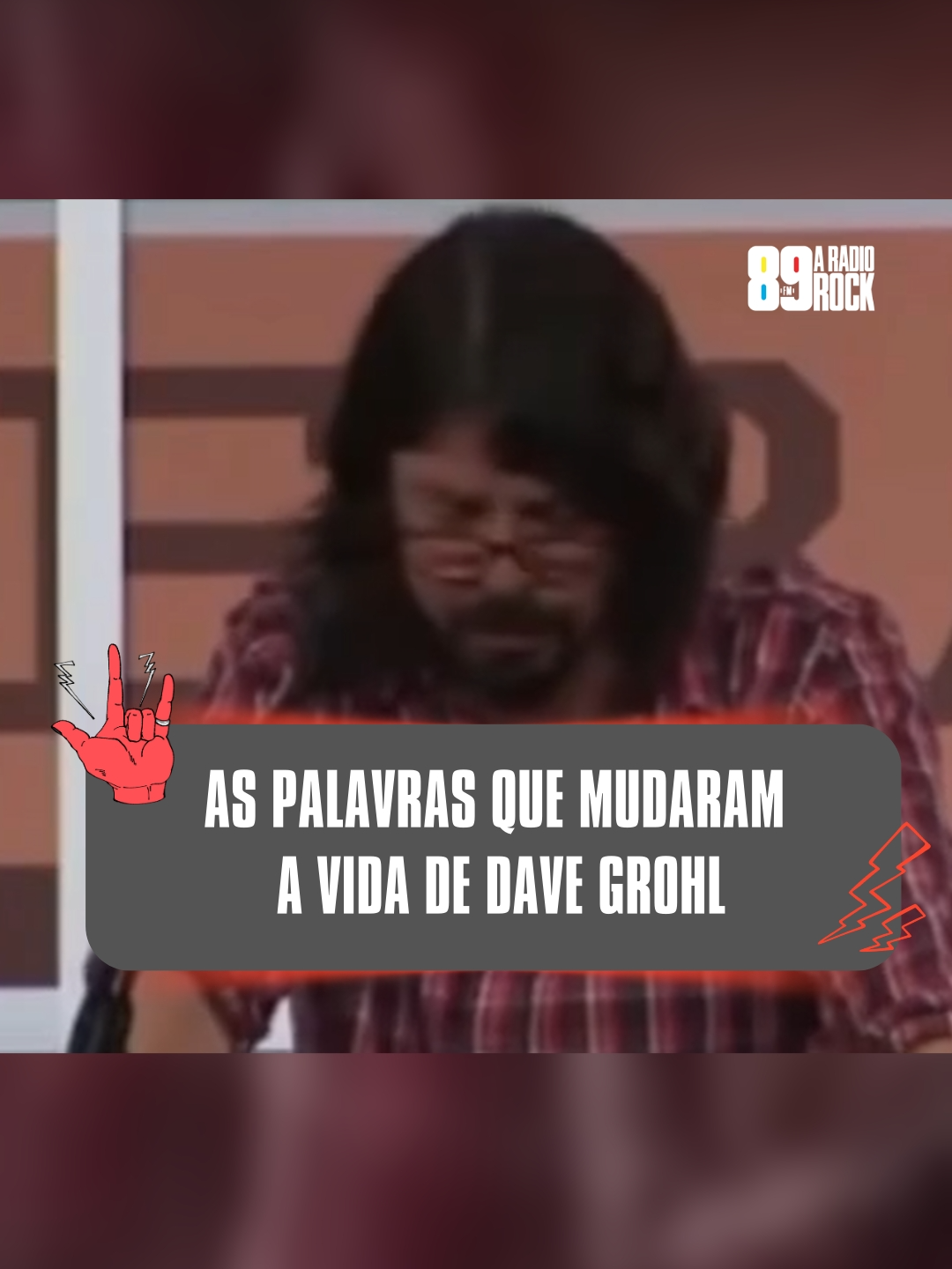 UMA CONVERSA QUE MARCOU E MUDOU TUDO Em um discurso feito por Dave Grohl em 2013 na SXSW, ele conta sobre uma conversa no inicio do Nirvana que o marcou até hoje. Créditos: Imagens da Internet #89 #89fm #89aradiorock #89fmaradiorock #radiorock #aradiorock #rock #vivaorock #davegrohl #Nirvana