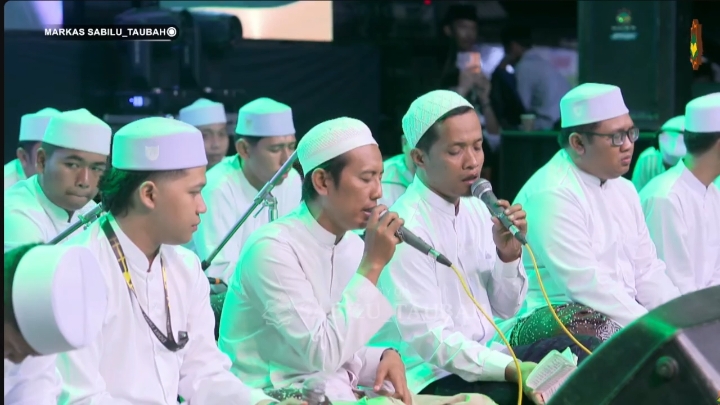 Nurul Musthofa Hadrah Pusat @Sabilu_Taubah Official feat Gus Zamam Suyuthi & Cak Rozi #sabilutaubah #sabilutaubahblitar #hadrahpusatsabilutaubah #gusiqdam #gusiqdammuhammad #gusiqdammuhammad #azzahir #zahirmania #fyp #fypシ #fypシ゚viral #danuartadf #badolsaja 