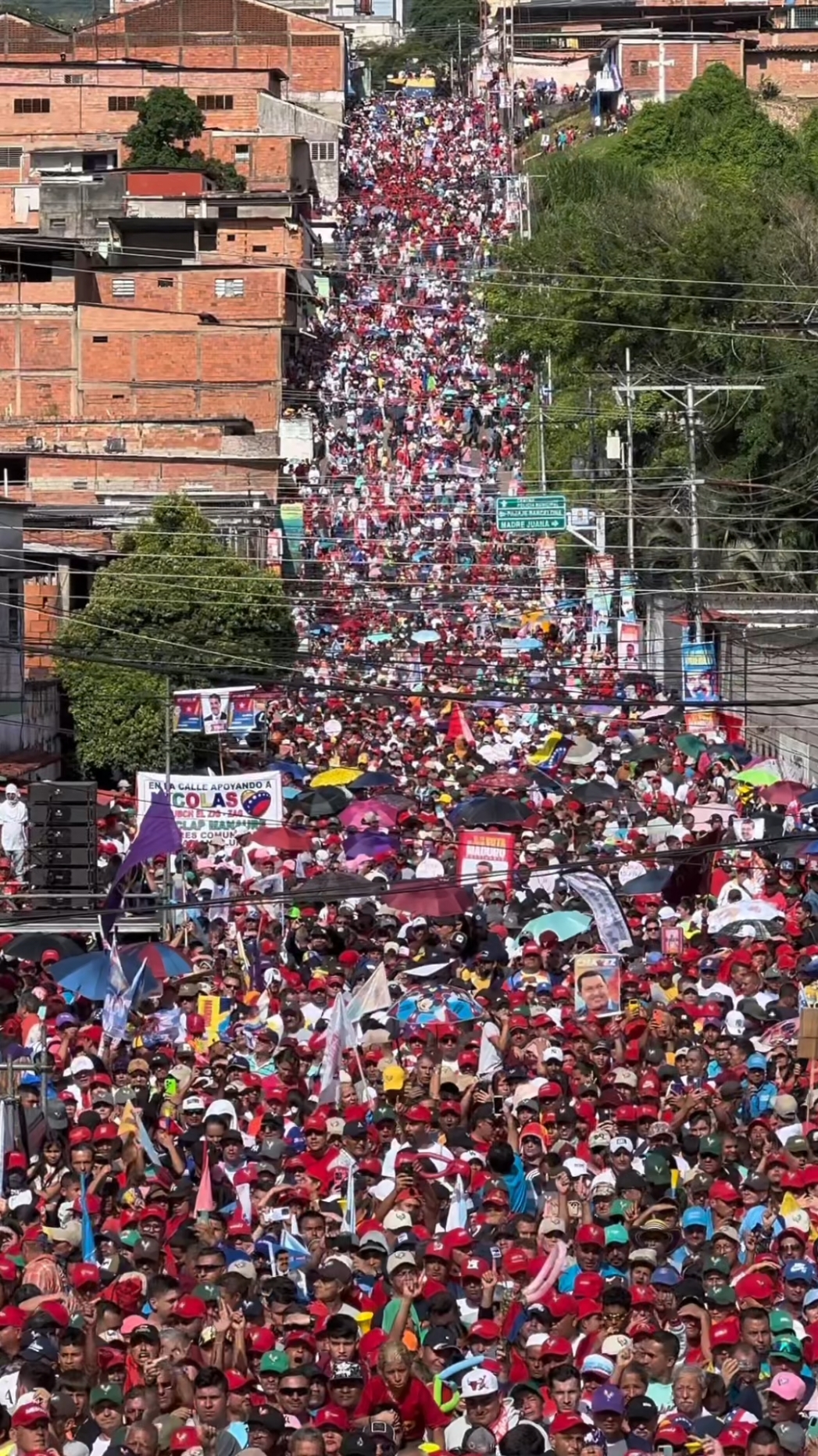 ¡Táchira soy tu hijo! Este pueblo salió a las calles en apoyo a la Paz y al Gallo Pinto, Nicolás Maduro Moros, qué lo sepan ganaré las #EleccionesPresidenciales con el voto popular el próximo domingo #28Jul. El estado #Táchira votará por el Presidente Pueblo Nicolás.