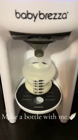 My friend gifted me her @Baby Brezza bottle making machine and it has been so nice! Definitely would not have been able to afford this if it wasn’t handed down 🙌🏻 #smallcontentcreator #foryoupage #babybrezza #babybottlemaking #firsttimemom 