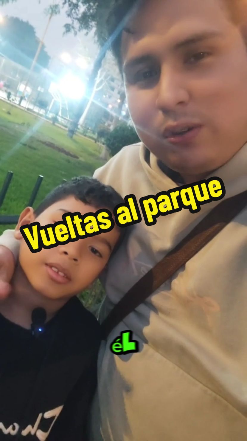 Unas vueltitas al parque con el pequeñin  #parati #varios #calorias #correr #parque 