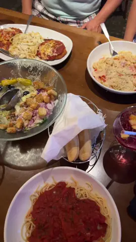 Loving our pasta 🙌🏻 Olive Garden #parati #foryou #tiktokviral #paratodos #lovefoodie #foryoupage #newyork 